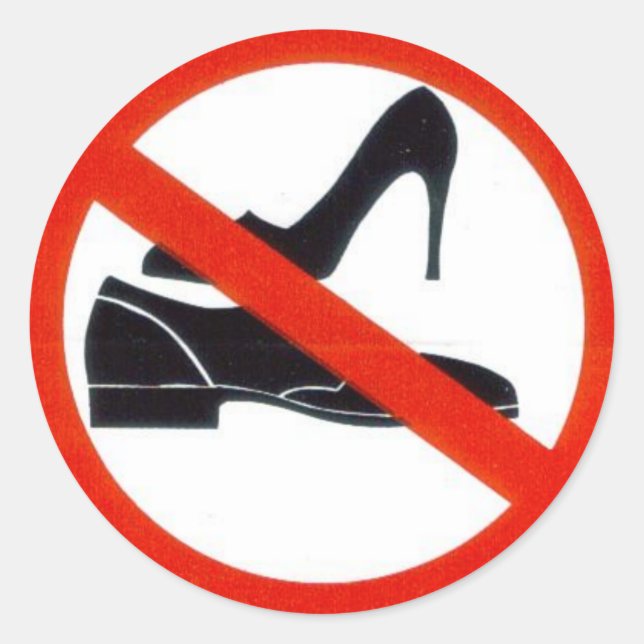 No shoes onboard. classic round sticker (Front)