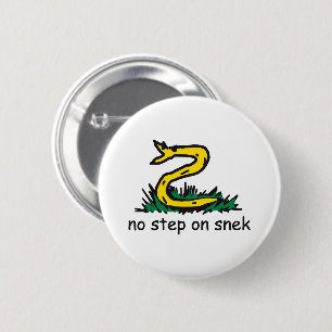 No step on snek memes Gadsden parody SnekRight 6 Cm Round Badge