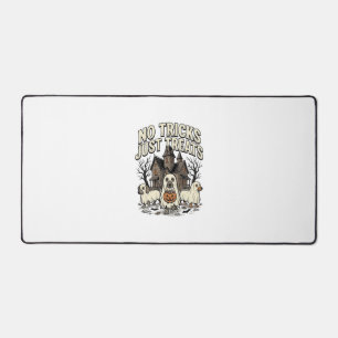 No Tricks Just Treats Halloween Dachshund Ghost De Desk Mat