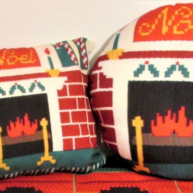 Noel Holly Brick Fireplace Designer Crochet Print Round Cushion (Creator Uploaded)