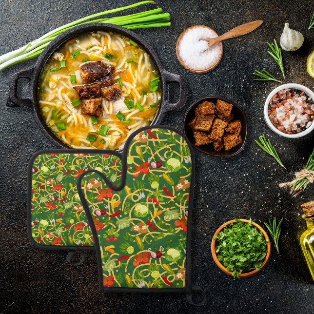 Noodles and colourful vegetables green oven mitt & pot holder set (Creator Uploaded)