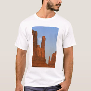 North America, U.S.A., Utah, Monument Valley, 2 T-Shirt