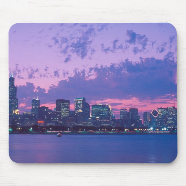North America, USA, IL. Chicago skyline at dusk Mouse Mat (Front)