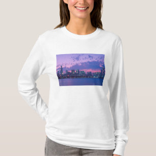 North America, USA, IL. Chicago skyline at dusk T-Shirt