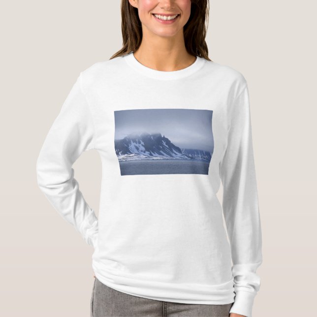 Norway, Arctic Circle, North Atlantic Ocean. T-Shirt (Front)