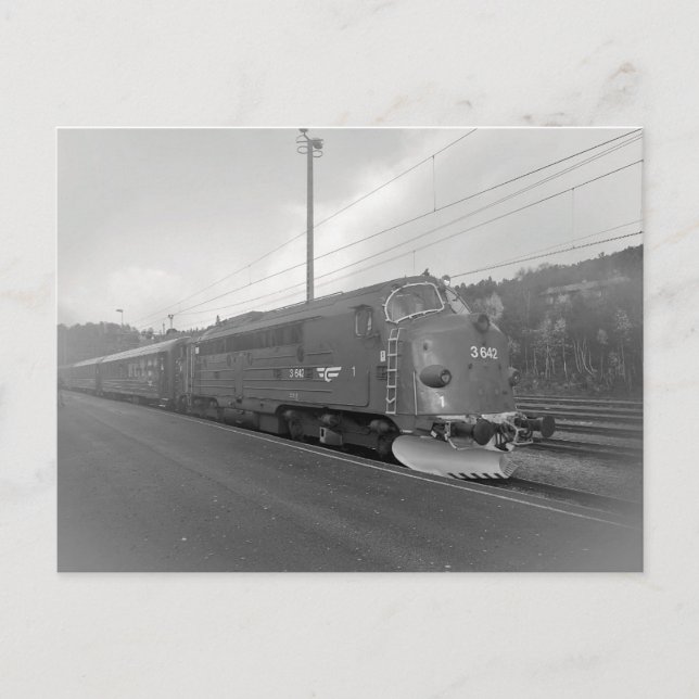 Norwegian Diesel Locomotive Di3 642 at Dombaas. Postcard (Front)