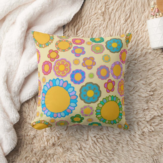 Nostalgic Flora Cream Cushion (Blanket)