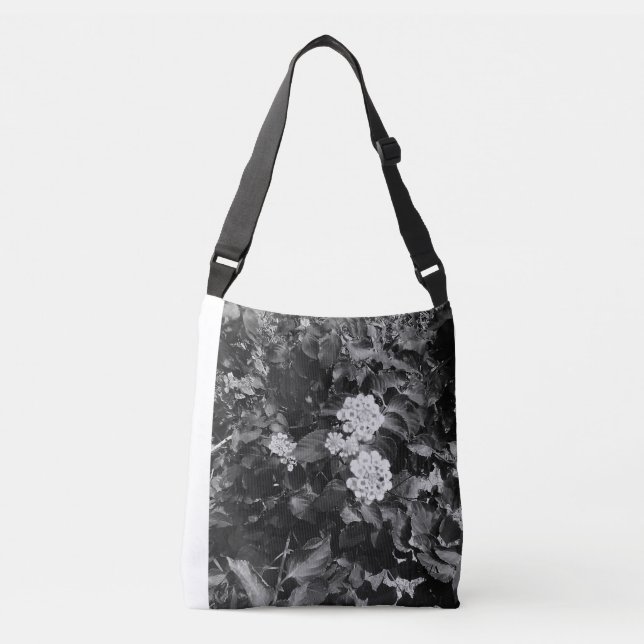 Nostalgic floral theme crossbody bag (Front)