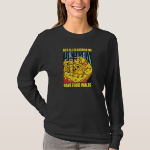 Not All Classrooms Have Four Walls Skeleton Glampi T-Shirt