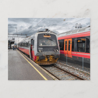 NSB BM 92 set and BM 74 set at Hamar Station. Postcard