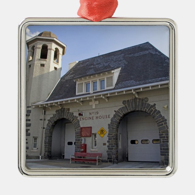 Number 19 Engine House in Washington, D.C. Metal Tree Decoration (Front)