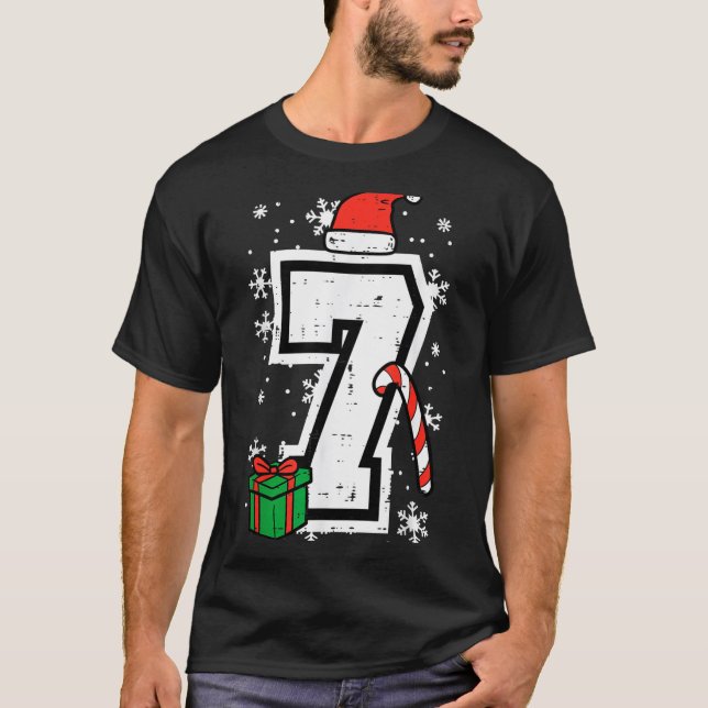 Number 7 Christmas 6 7 Xmas Matching 67 Meme Men W T-Shirt (Front)
