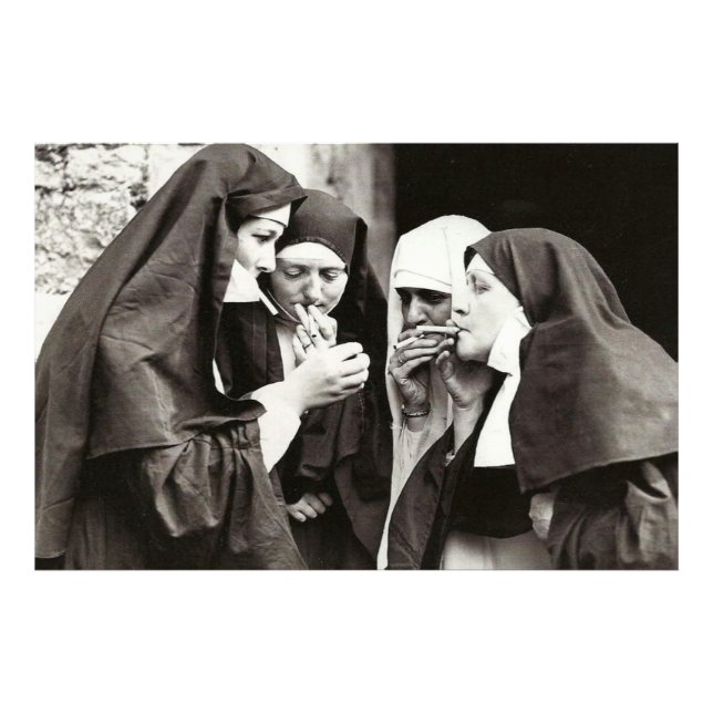 NUNS SMOKING VINTAGE PHOTO (Front)