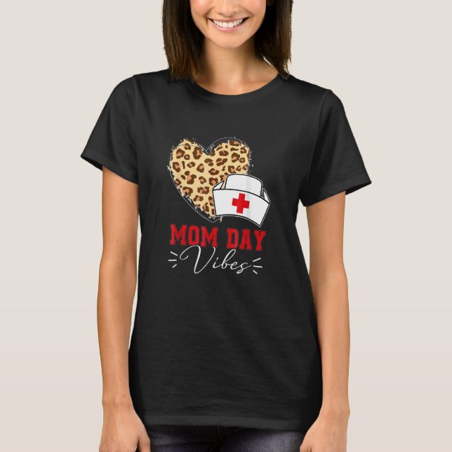 Nurse Mum Day Vibes Leopard Heart Nurse Mother's D T-Shirt (Front)