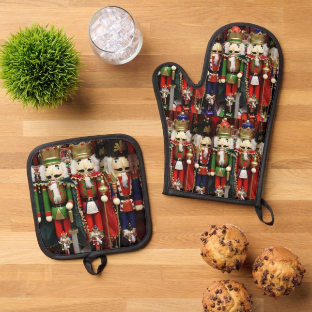 Nutcrackers Christmas Oven Mitt & Pot Holder Set (Top Down)