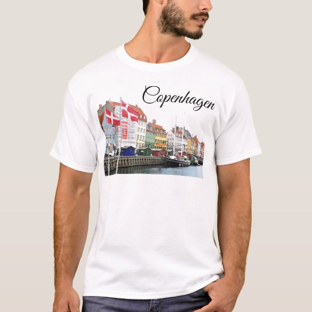 Nyhavn canal in Copenhagen, Danmark T-Shirt (Front)