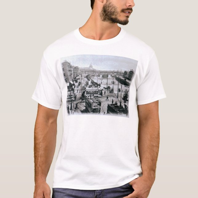 O' Connell Bridge and the River Liffey, Dublin T-Shirt (Front)