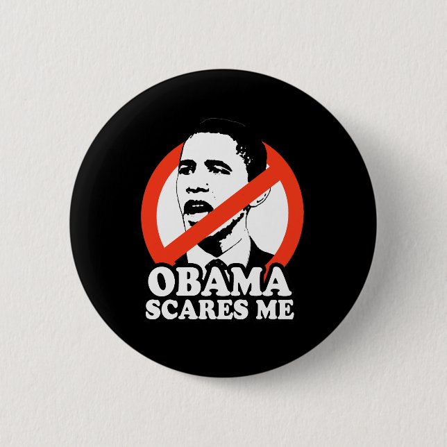 OBAMA SCARES ME / ANTI-OBAMA T-SHIRT 6 CM ROUND BADGE (Front)