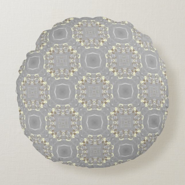Octagons and Circles Retro Pattern Round Cushion (Front)