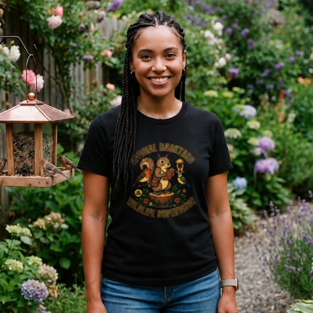 Official Backyard Wildlife Supervisor T-Shirt (Official Backyard Wildlife Supervisor – keeping a watchful eye on the garden visitors! 🐿️🐦)