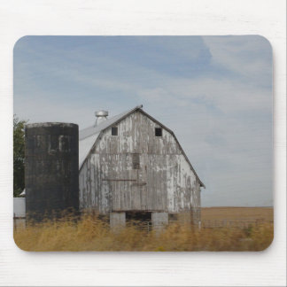OLD BARN MOUSE MAT