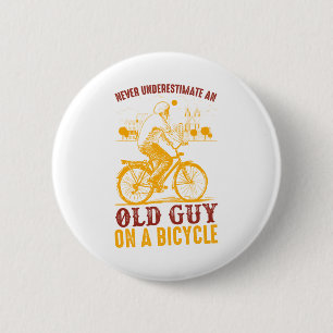 Old Biker Design   Bicycle   never underestimate  6 Cm Round Badge