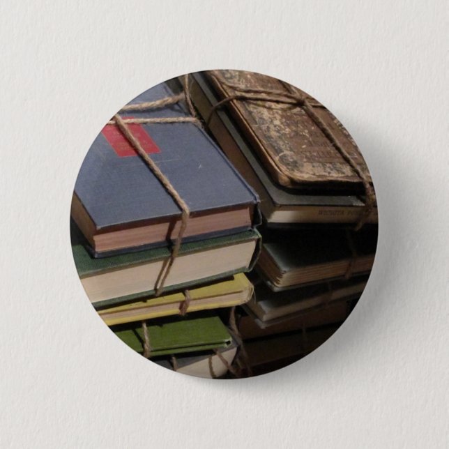 Old book stack 6 cm round badge (Front)