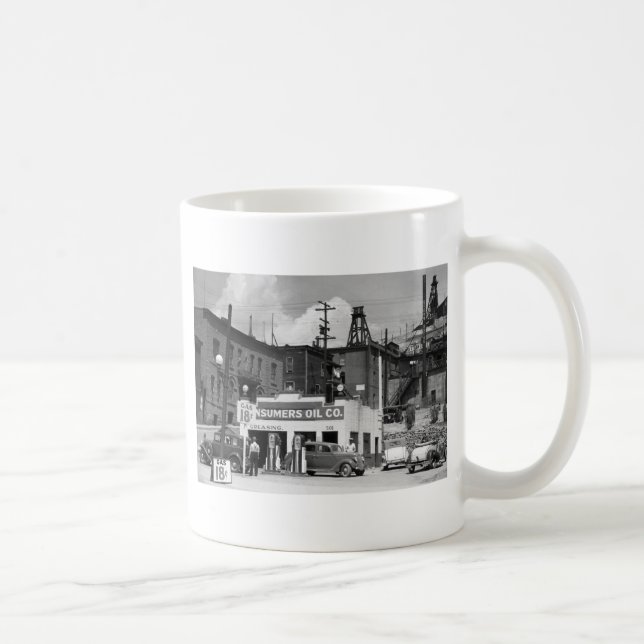 Old Gas Station, 1930s Coffee Mug (Right)