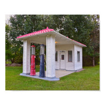 Old Gas Station in Red Oak II, Missouri