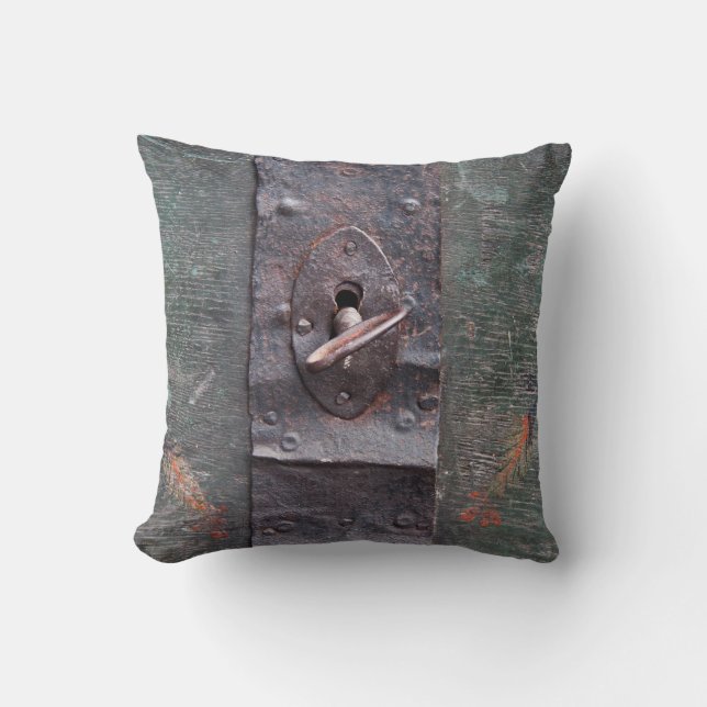 Old lock with key cushion (Front)