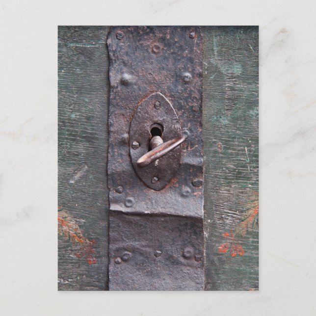 Old lock with key postcard (Front)