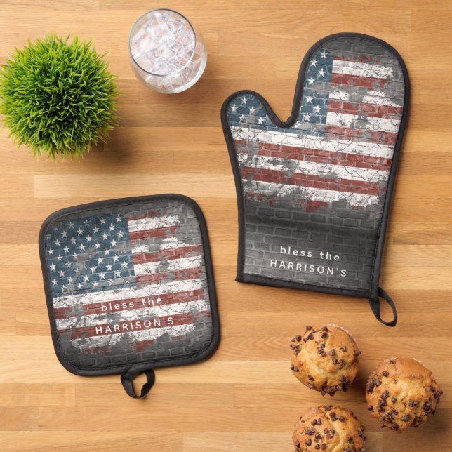 Old Painted Patriotic USA Flag Personalised Oven Mitt & Pot Holder Set (Top Down)