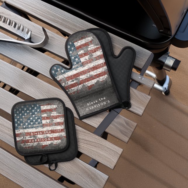 Old Painted Patriotic USA Flag Personalised Oven Mitt & Pot Holder Set (Old Painted Patriotic USA Flag Personalized Oven Mitt & Pot Holder Set)