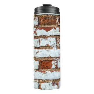 Old vintage brick wall with sprinkled white plaste thermal tumbler