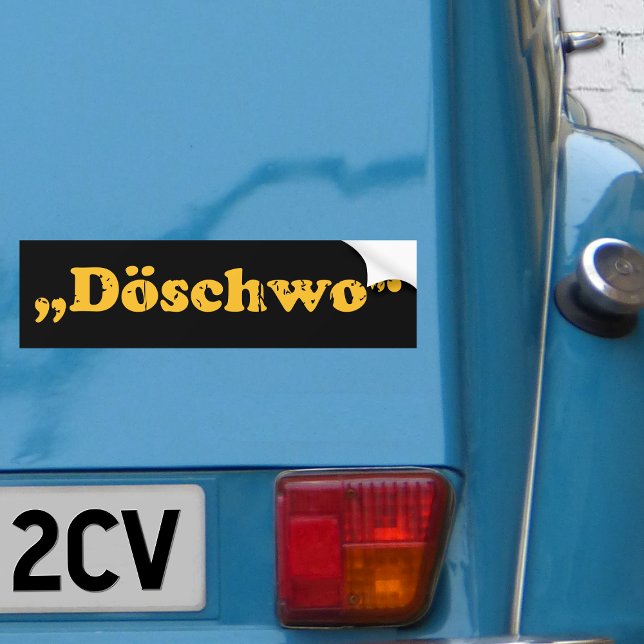 Oldtimer 2cv Döschwo Typografie Bumper Sticker (2CV Döschwo Bumper Sticker in Black with a Yellow Typography)