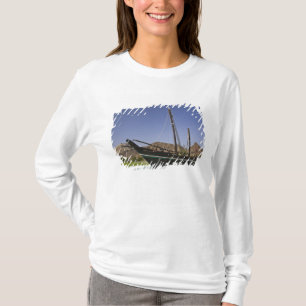 Oman, Muscat, Al Bustan. Al Bustan Roundabout, T-Shirt