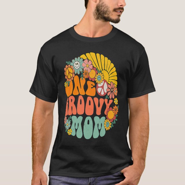One Groovy Mom Retro 70s Hippie Boho Wavy Mama Mot T-Shirt (Front)