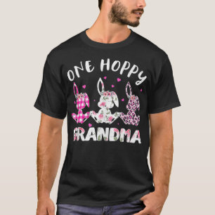 One Hoppy Grandma Easter Bunny Leopard Plaid Costu T-Shirt