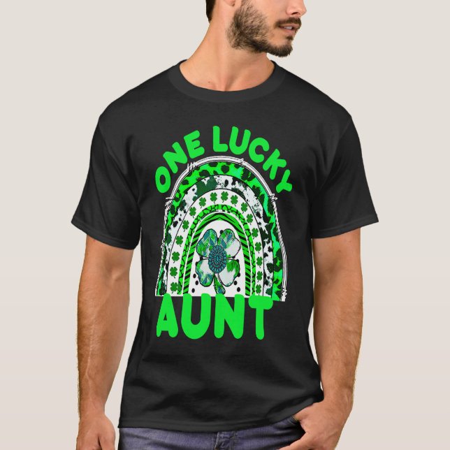 One Lucky Aunt Good Luck Green Rainbow Shamrock Le T-Shirt (Front)