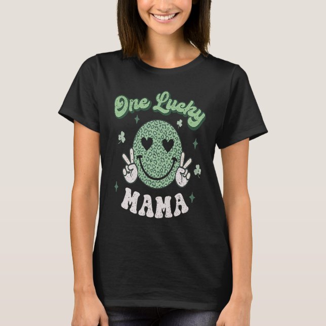 One Lucky Mama St Patricks Day Retro Irish Family  T-Shirt (Front)