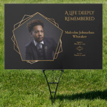 One Photo Honey‑Brown Text Memorial on Black Yard