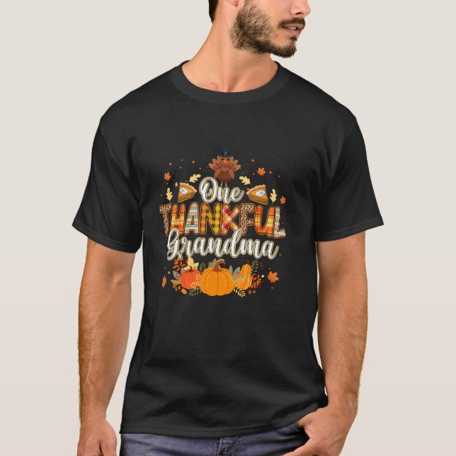 One Thankful Grandma Fall Leaves Autumn Grandma Th T-Shirt (Front)