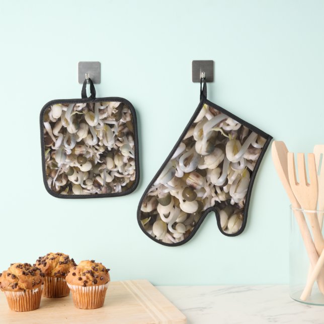 Organic Mung Sprouts – A Nutrient-Packed Superfood Oven Mitt & Pot Holder Set (Insitu(Hanging))