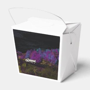 oscar leaves the party favour box