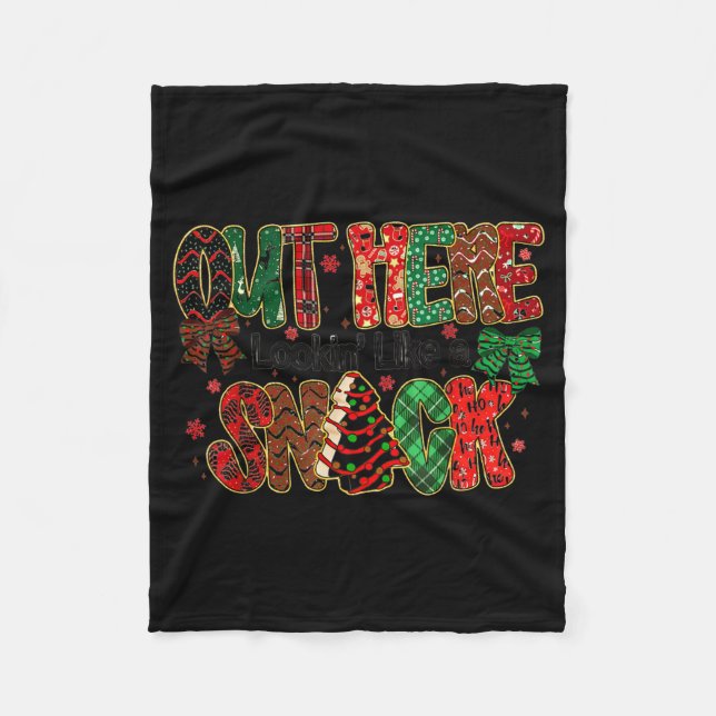 Out Here Lookin’ Like A Snack Funny Christmas Cake Fleece Blanket (Front)