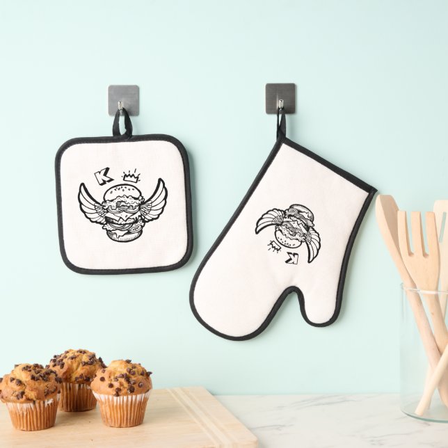 Oven Mitt & Pot Holder Set featuring a hamburger. (Insitu(Hanging))