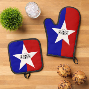 Oven Mitt, Pot Holders with flag of San Antonio Oven Mitt & Pot Holder Set