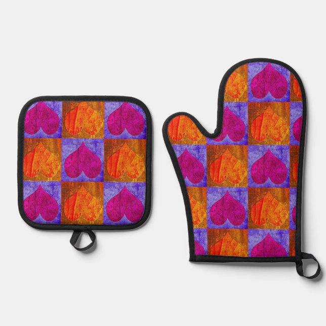 Oven Mitts & Pot Holders -- Hearts Design2 Oven Mitt & Pot Holder Set (Front)
