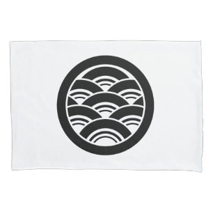 Overlapping waves in circle pillowcase