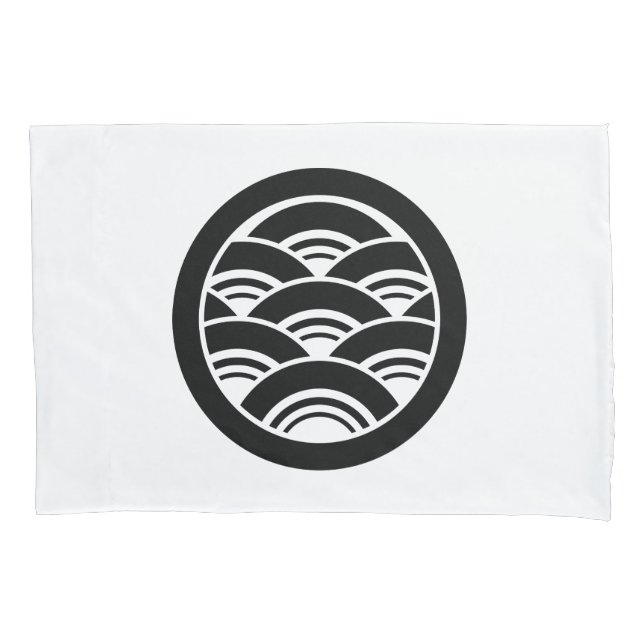 Overlapping waves in circle pillowcase (Front)